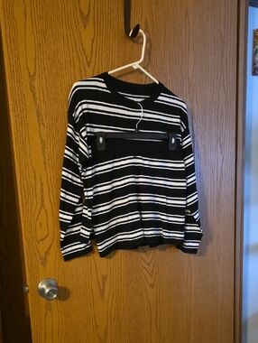 Black & White Striped Crewneck Short Set, NWOT PTP 20, W 13-16, I 3.